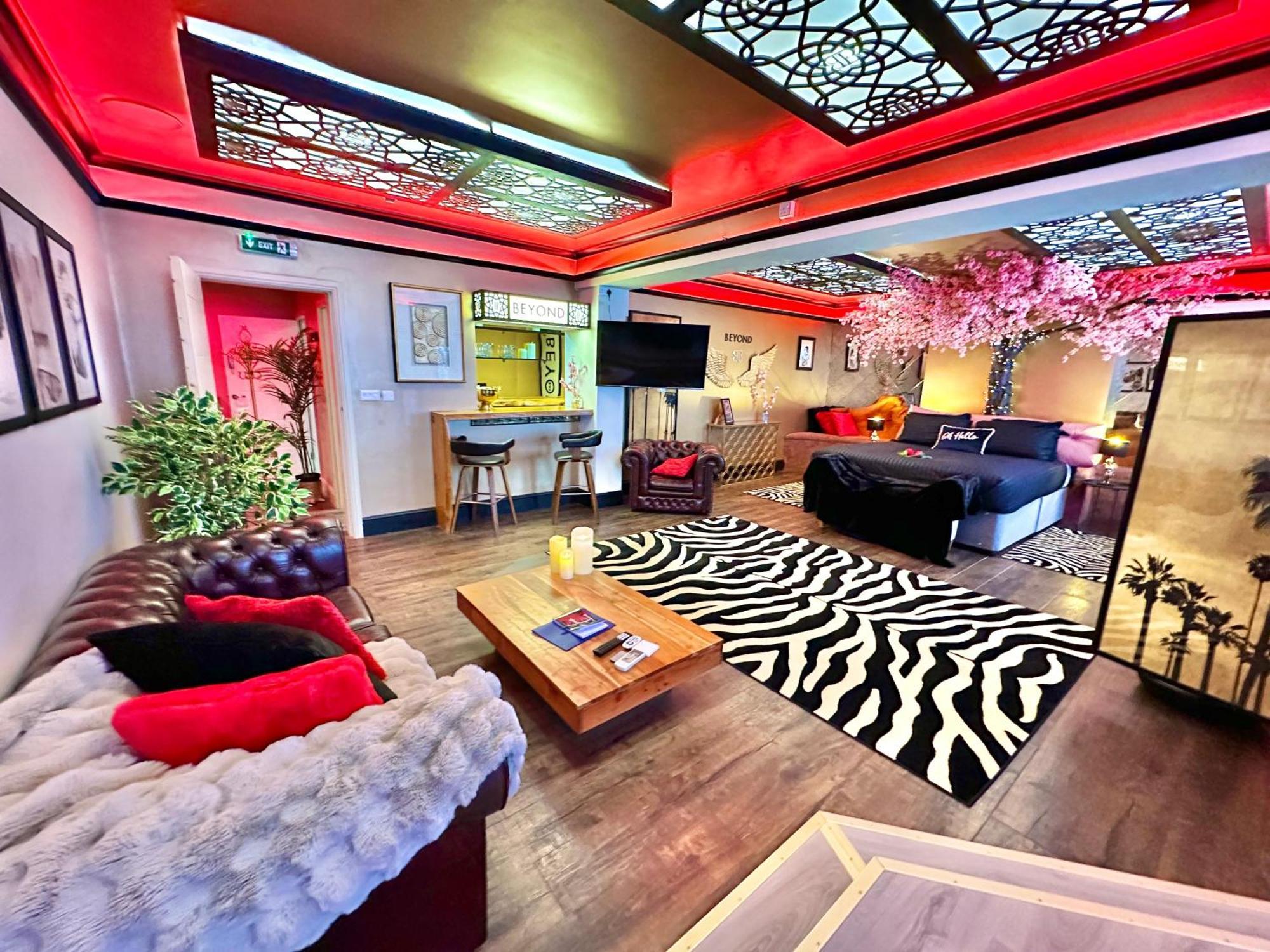 Beyond - Romantic Basement Apartment - Close To Beach - With Parking Борнмут Екстер'єр фото