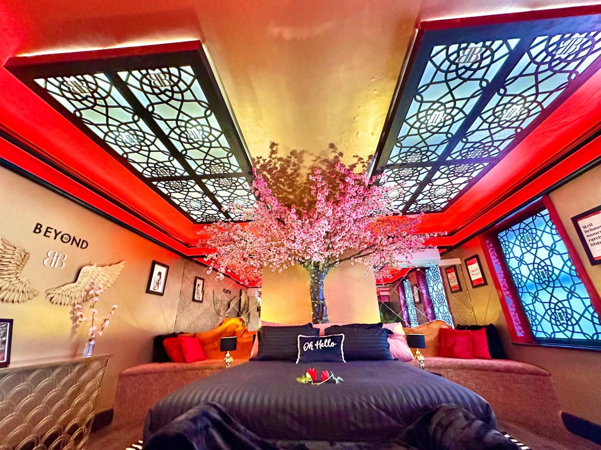 Beyond - Romantic Basement Apartment - Close To Beach - With Parking Борнмут Екстер'єр фото