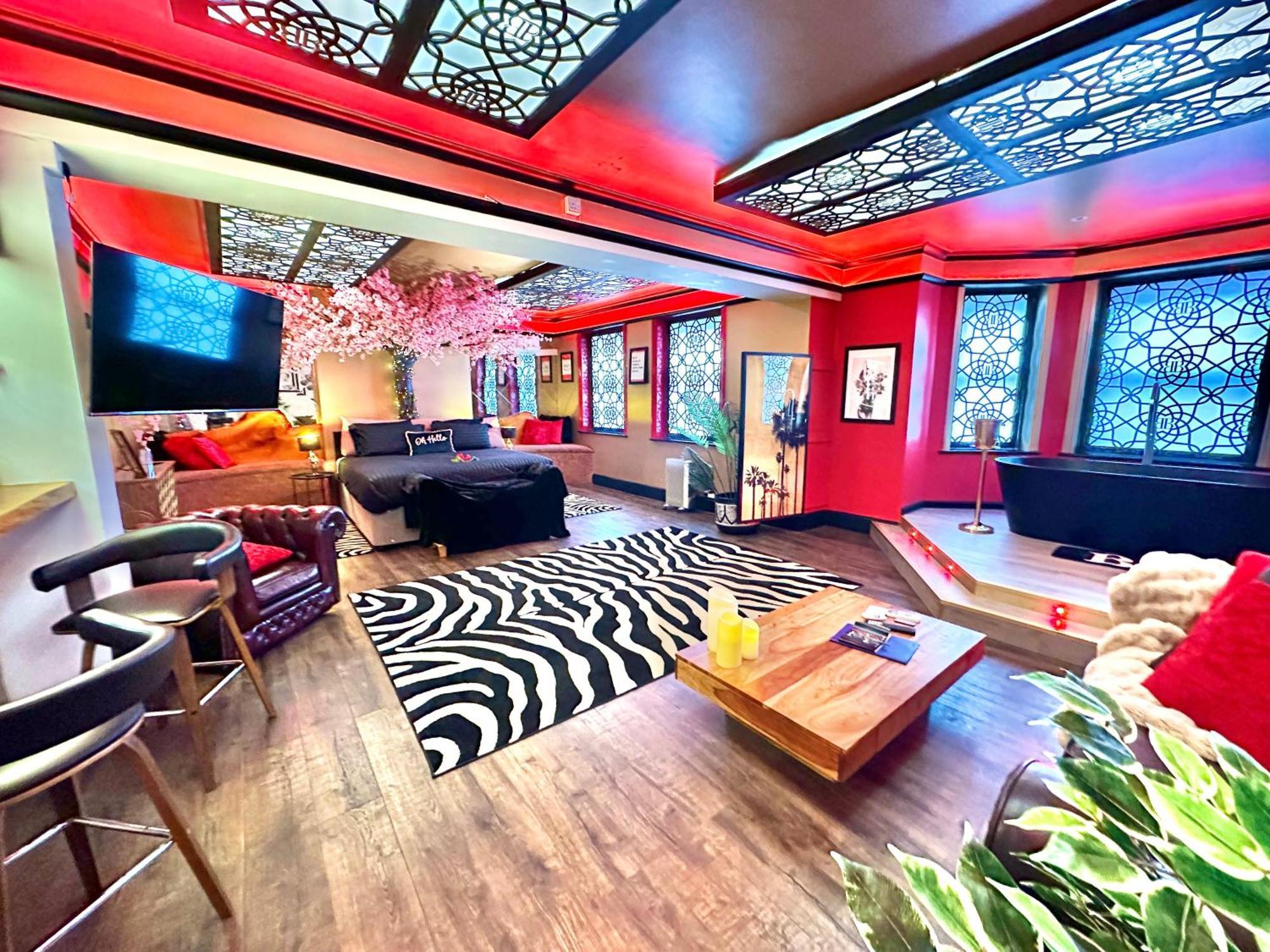 Beyond - Romantic Basement Apartment - Close To Beach - With Parking Борнмут Екстер'єр фото