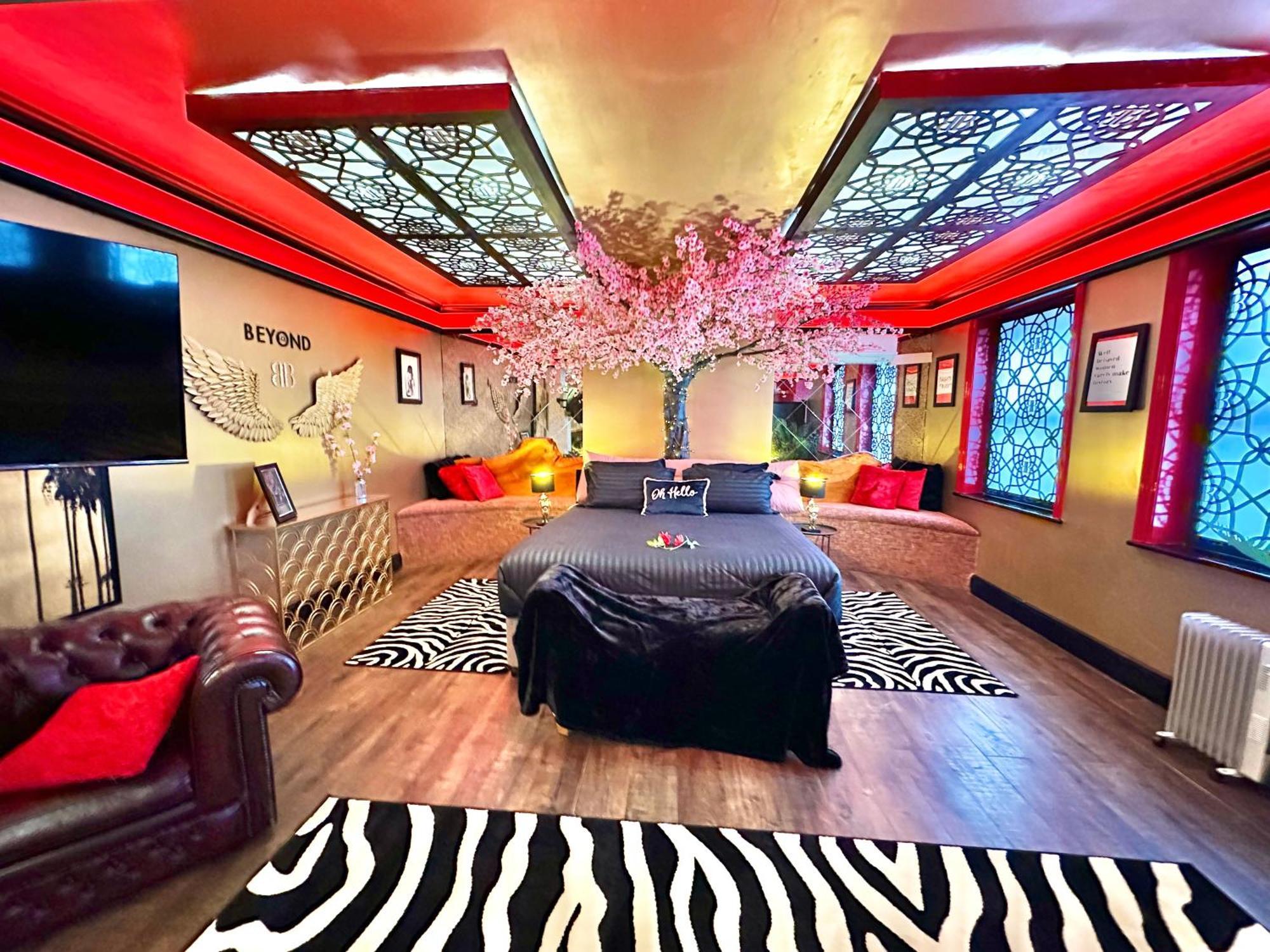 Beyond - Romantic Basement Apartment - Close To Beach - With Parking Борнмут Екстер'єр фото