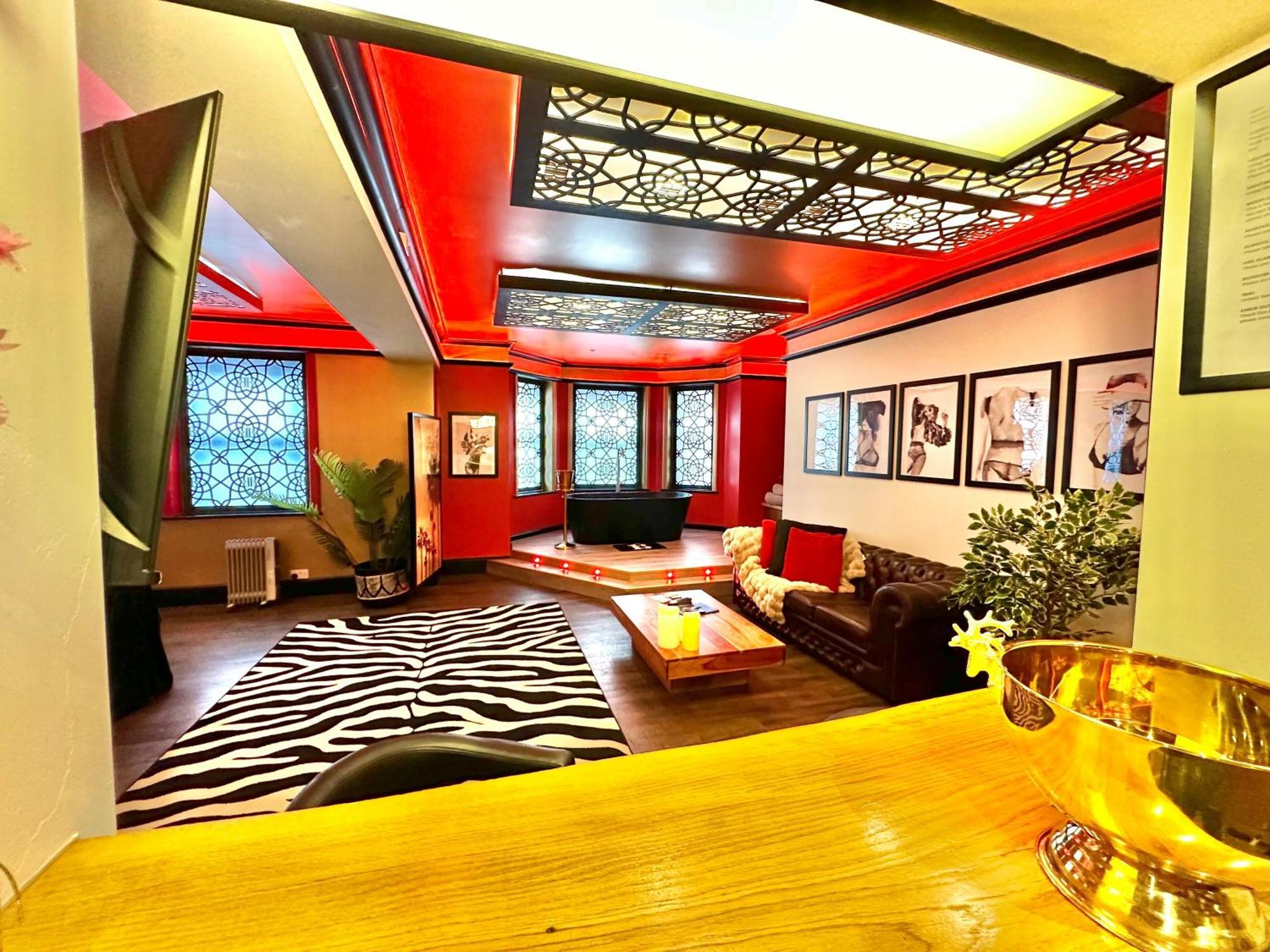 Beyond - Romantic Basement Apartment - Close To Beach - With Parking Борнмут Екстер'єр фото