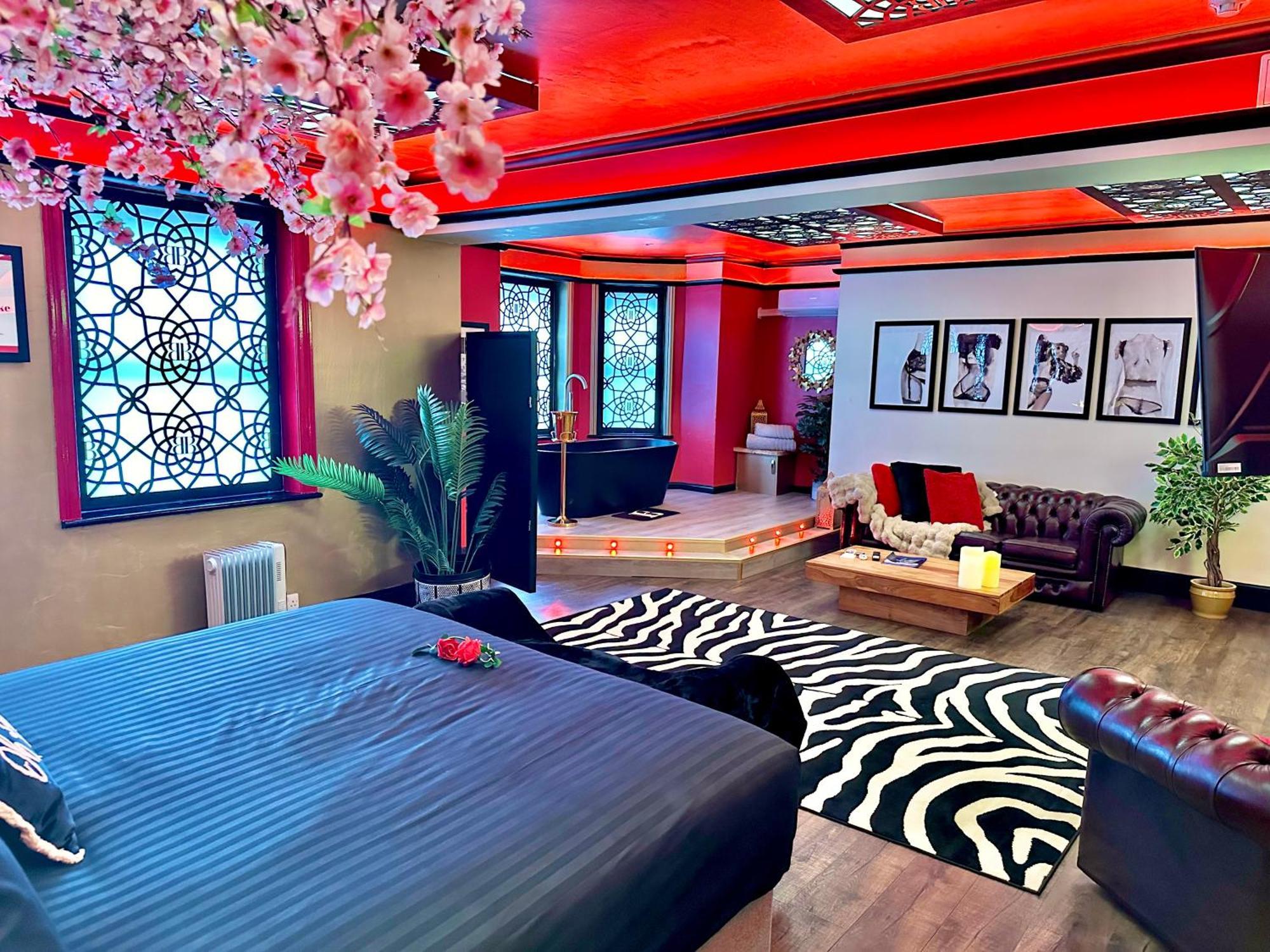 Beyond - Romantic Basement Apartment - Close To Beach - With Parking Борнмут Екстер'єр фото